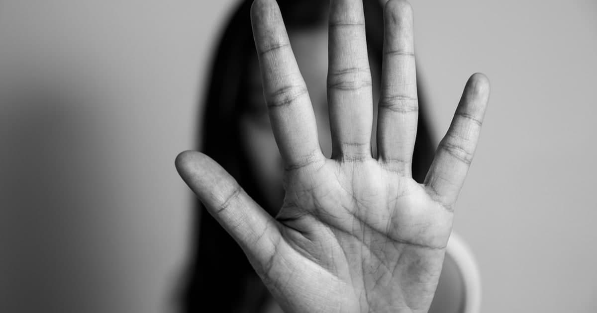 Reconnaître et Comprendre la Violence Émotionnelle dans les Relations de Couple
