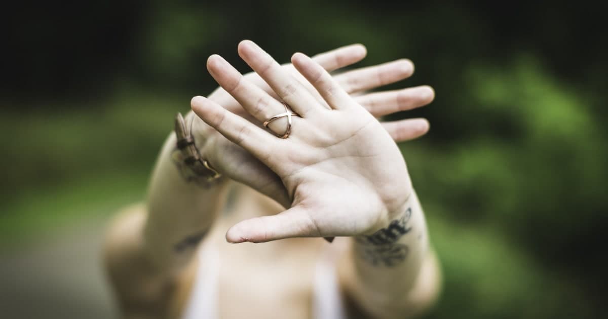 Détecter et comprendre les signes d'un manque de confiance en soi et d'estime de soi